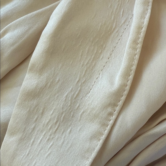 & Other Stories Silk Button-Up Short Sleeve Blouse Top Neutral Luxe Summer 12 - Picture 9 of 11